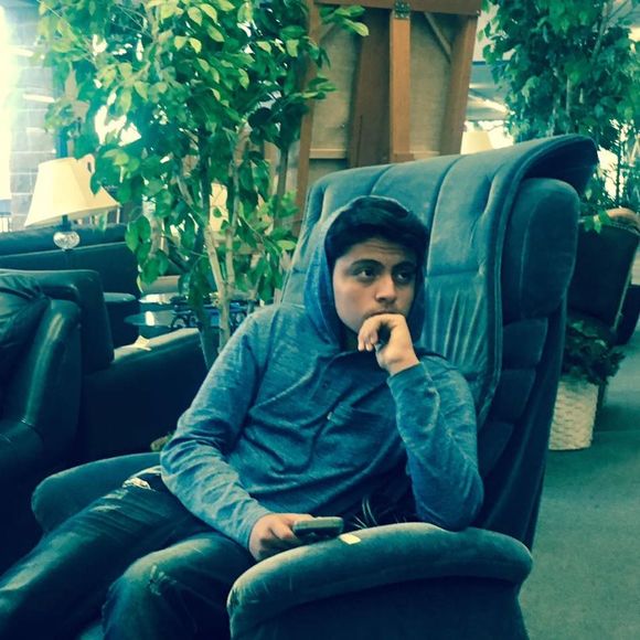 Meet your Posher, Cesar - Picture 1 of 1